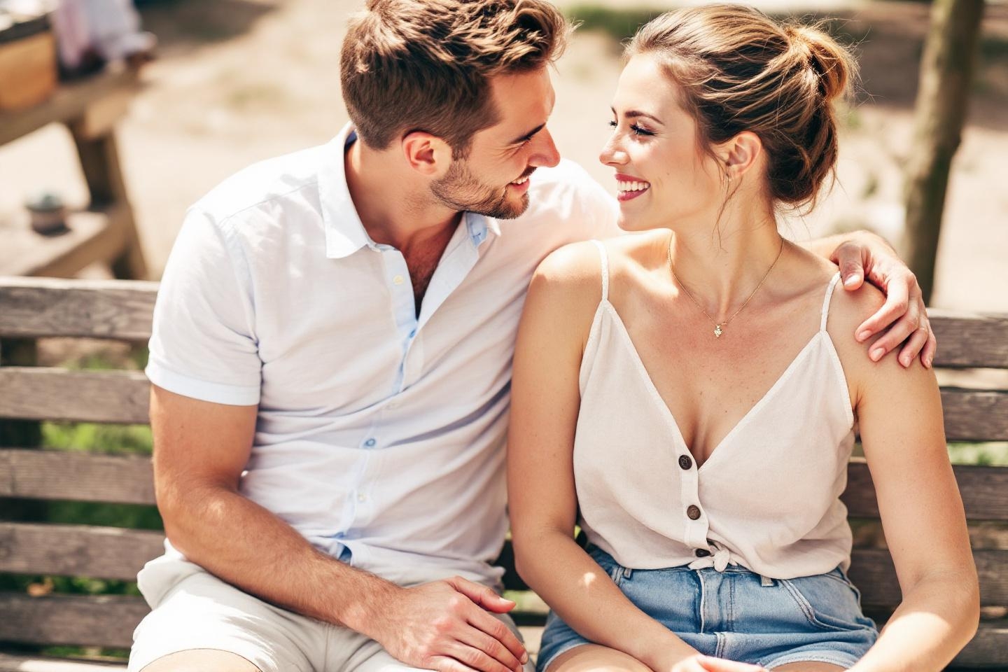 Couple en perte de vitesse : et si la clé du bonheur résidait dans l’admiration mutuelle ? Ce que la psychologie nous apprend sur ce besoin oublié